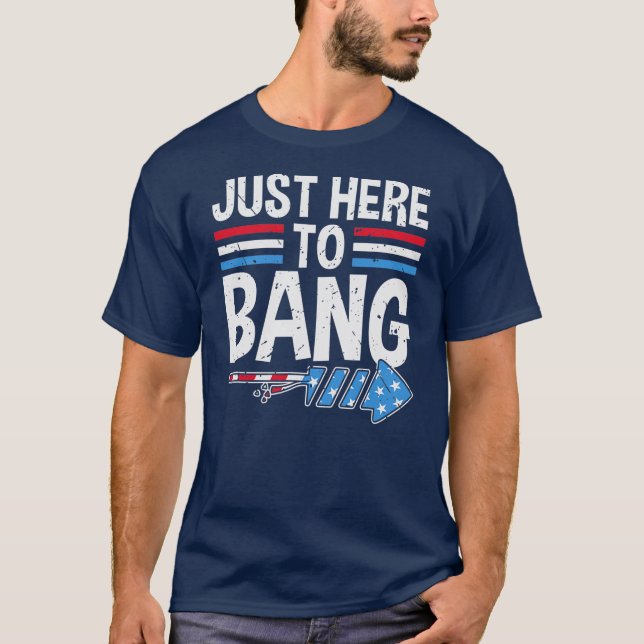 Lustigt att jag bara är här till bang 4 juli Patri T Shirt (Framsida)