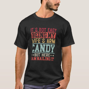 Lustigt att vara min fru är Arm Candy Anniversa T Shirt