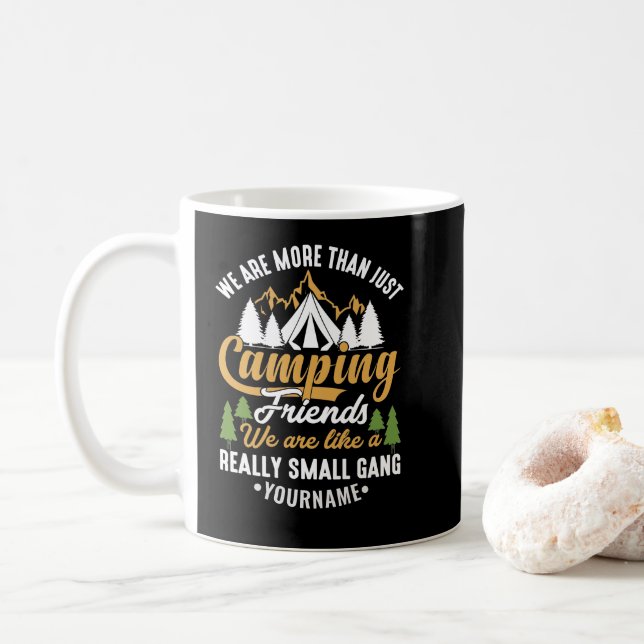 Lustigt att vi är mer än bara kampanjvänner kaffemugg (Med munk)
