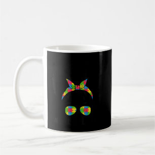 Lustigt Autism Mamma Messy Bun Shirt för kvinnor.  Kaffemugg