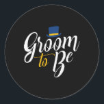 Lustigt Bachelor Party Groom att vara Stag Bröllop Runt Klistermärke<br><div class="desc">Lustigt Bachelor Party-grupp som ska stämpla Bröllopsfest Manar-gag</div>