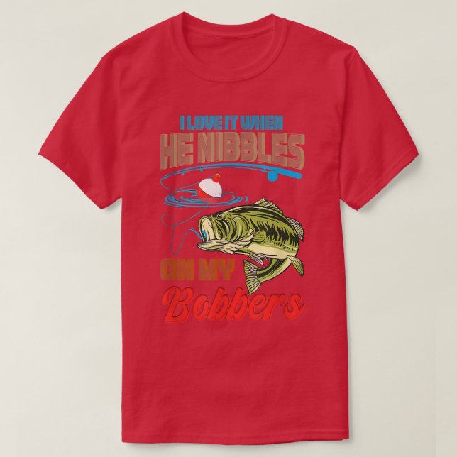 Lustigt Bass Fiske i Kärlek när han nibbles på min T Shirt (Design framsida)