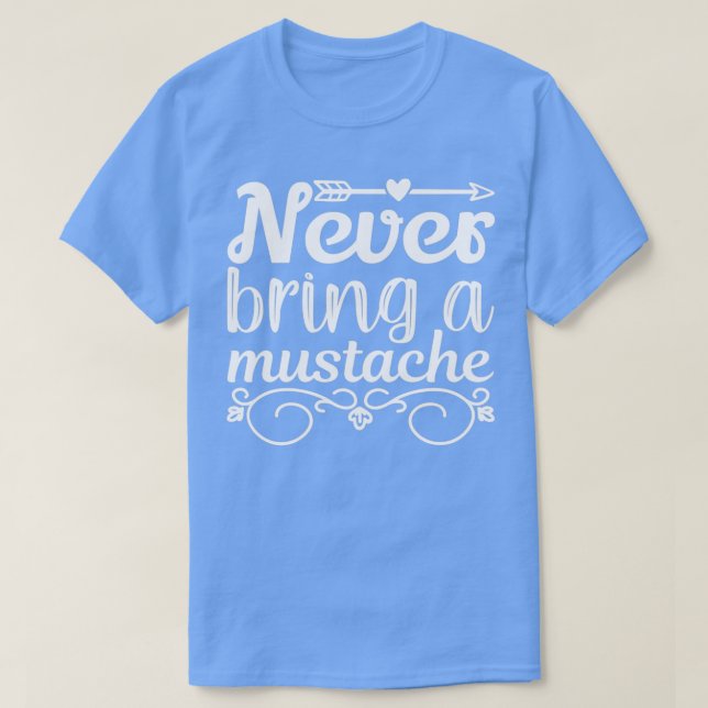 Lustigt Beard-gåvor ger aldrig en Mustache Classic T Shirt (Design framsida)