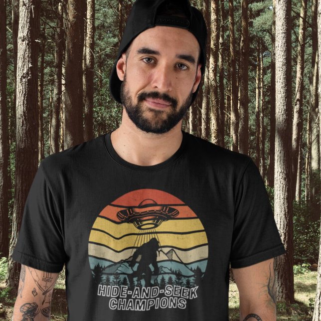 Lustigt Big Foot-Utomjordingar Gömmer och Seek Cha T Shirt (Skapare uppladdad)