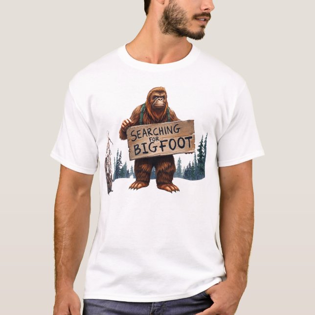 Lustigt Bigfoot-Sasquatch i Skogen T Shirt (Framsida)