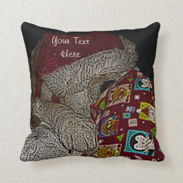 Lustigt bild av söt hund klädd för julklappar kudde