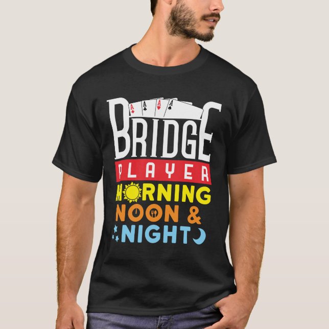 Lustigt Bridge Player Morgon Noon och Natt T Shirt (Framsida)