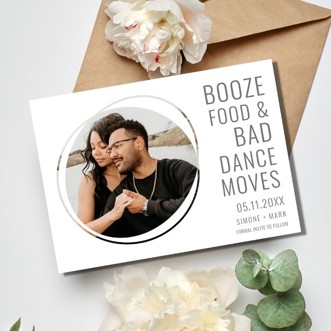 Lustigt Bröllop-foto Spara datum Datumet (Funny Booze Food Bad Dance Moves Wedding Photo Save the Date)