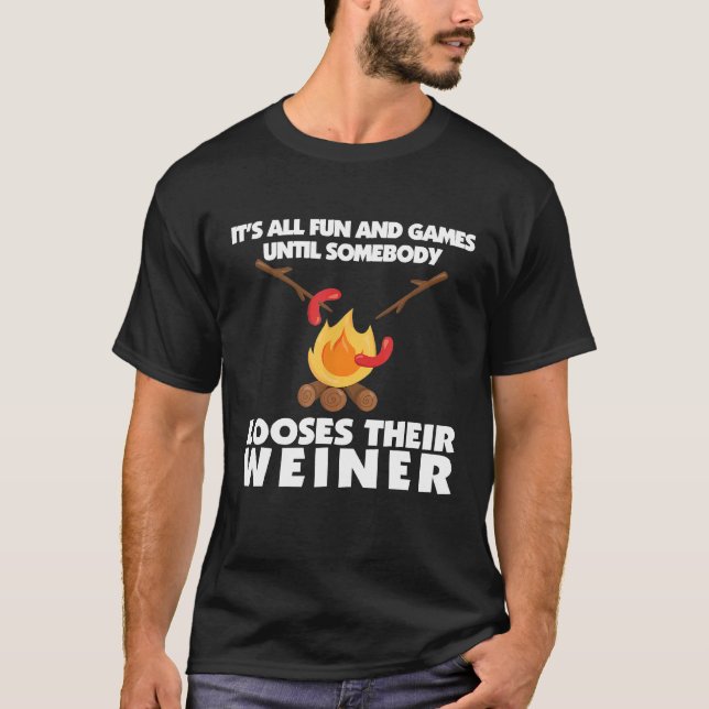 Lustigt Camping-låsning av Weiner Campfire T Shirt (Framsida)