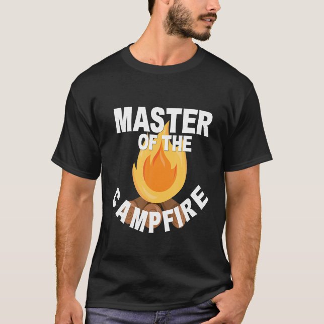 Lustigt campinglägermästare i Campfire D T Shirt (Framsida)