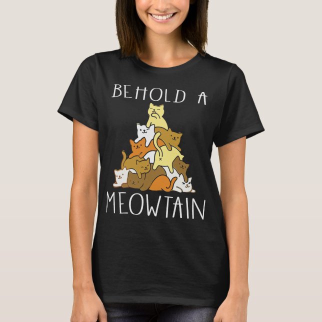 Lustigt Cat Behold a Meowtain T Shirt (Framsida)