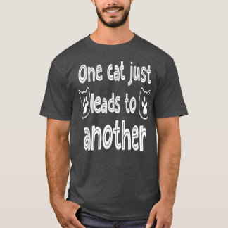 Lustigt Cat Ord Ett Cat leder till ett annat T Shirt