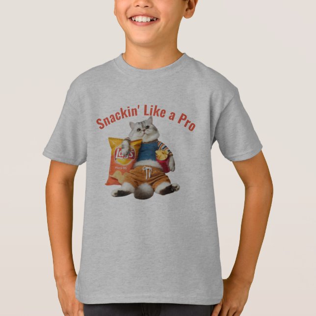 Lustigt Cat Snackin som en Pro T Shirt (Framsida)