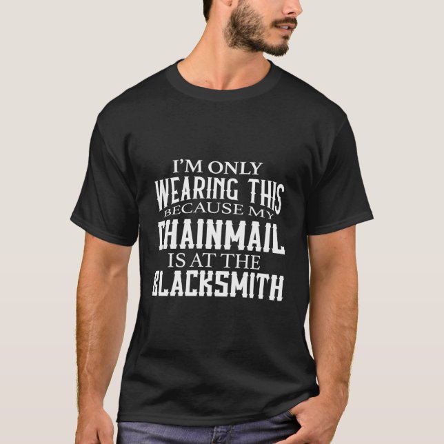Lustigt Chainmail är på Blacksmith Ren Faire Med T Shirt (Framsida)