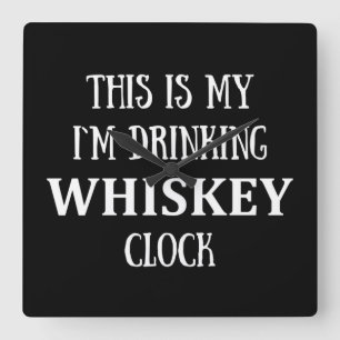 Lustigt citat om whiskey älskare fyrkantig klocka