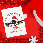 Lustigt Cute Elf hoppar på flygplan, julfoto Julkort<br><div class="desc">Lustigt Cute Elf hoppar på flygplanet, julfoto Ornament. Utformningen har en minimalistisk illustration av ett stort flygplan som är täckt med en röd tomhatt. En söt Elf ses hoppa ut från flygplanet och hängde på en sträng av ljus. Kortets baksida har ett hjärtligt budskap till piloten eller flygentusiasten "God jul...</div>