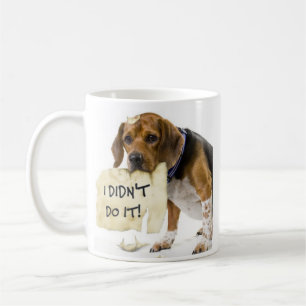 Lustigt, dålig hund i hundhusets kaffecupmug kaffemugg