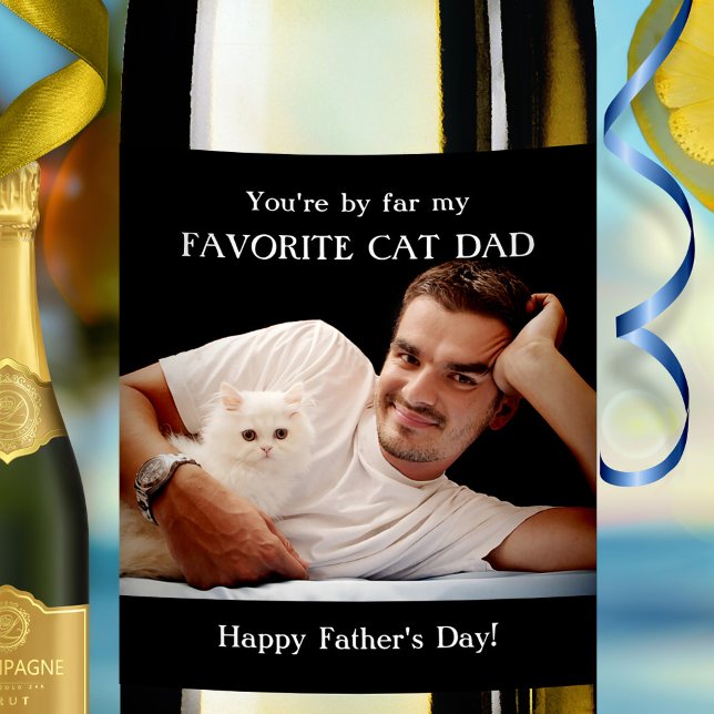 Lustigt din foto Cat Pappa Fars dag Vin-etikett Vinflaska Etikett (Wine label featuring your own photo framed by a minimalist black design and your custom (funny) text)