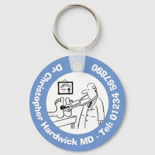 Lustigt Doktor med Stethoscope Checking Feet. Nyckelring