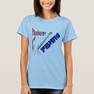 Lustigt fiske som fastnat på fiske t-shirt