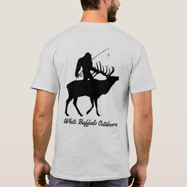 Lustigt fiskefartyg med Sasquatch Riding Elk T Shirt (Baksida)