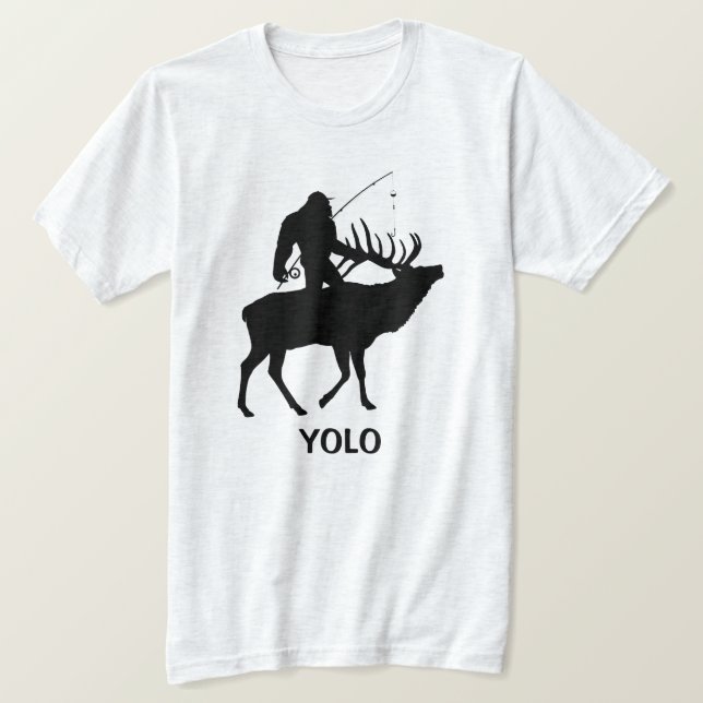 Lustigt fiskefartyg med Sasquatch Riding Elk T Shirt (Design framsida)