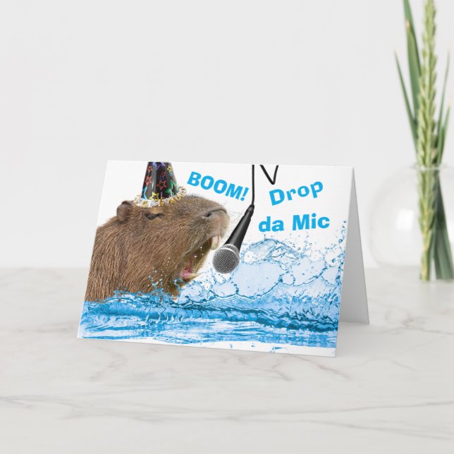 Lustigt födelsedag Capybara droppar Mic Kort (Framsida)