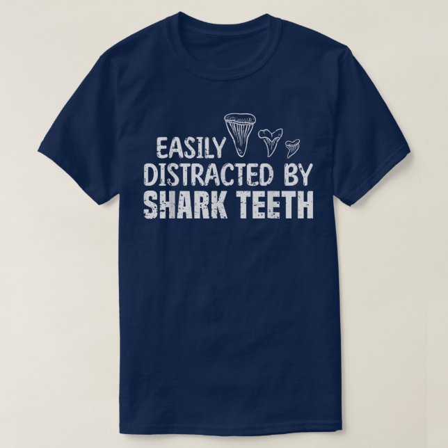 Lustigt fördelad av Shark Teeth Fossils Col T Shirt (Design framsida)