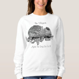 Lustigt fortfarande liv bild av tofflor som chevat tee shirt