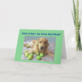Lustigt Golden Retriever med Tennis Bollar Birthda Kort