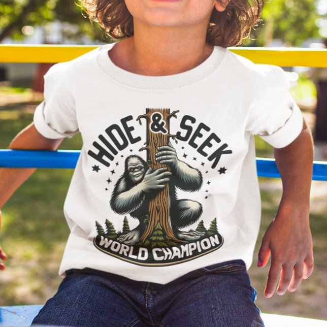 Lustigt Göm och sök World Champion Bigfoot T-Shirt (Skapare uppladdad)