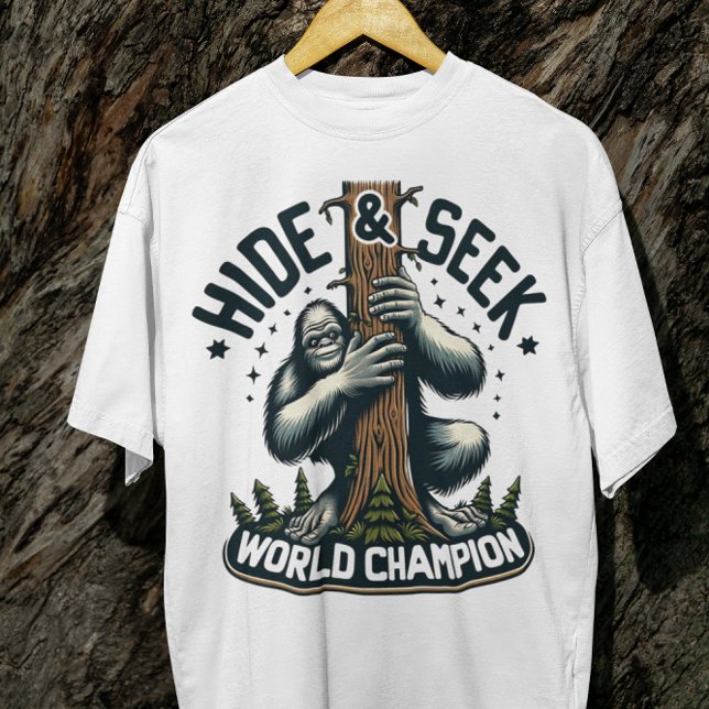 Lustigt Göm och sök World Champion Bigfoot T-Shirt (Skapare uppladdad)