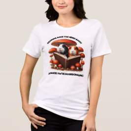 Lustigt Guineas Grisar under Röda svampar T Shirt