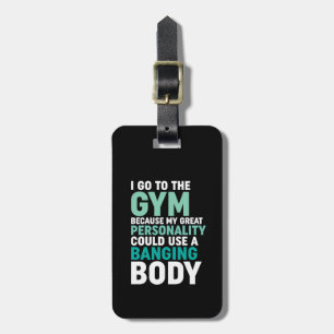 Lustigt gym Fitness Workout... Jag går till gymen. Bagagebricka