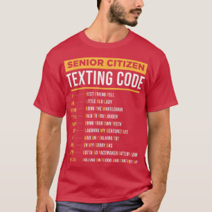 Lustigt höga medborgare som tar fram en kod för fa t shirt