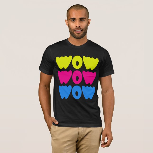 Lustigt humor-WOW som visar enkel typografi grafik T Shirt (Hel framsida)