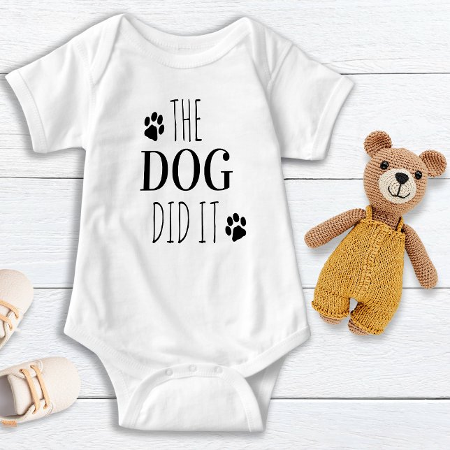 Lustigt Hund gjorde det Baby Bodykostym T Shirt (Skapare uppladdad)