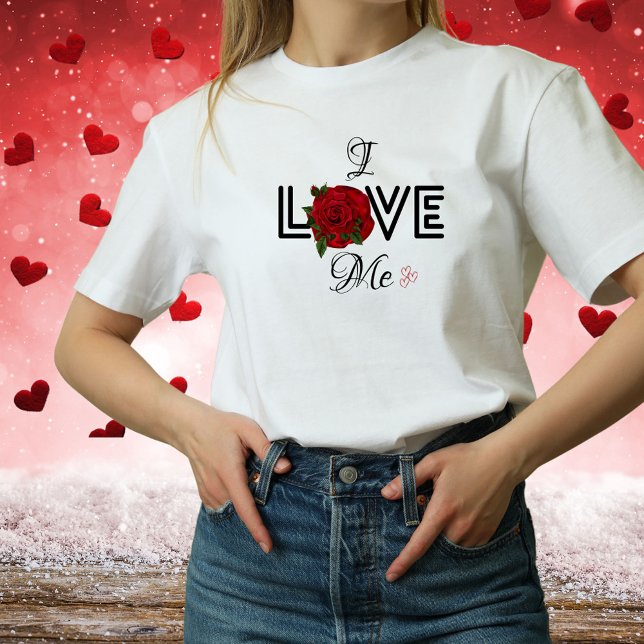 Lustigt i Kärlek Me Röd ros Anti-Valentines day T Shirt (Skapare uppladdad)
