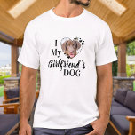 Lustigt i Kärlek, min flickväns Hund Anpassningsba T Shirt<br><div class="desc">Vem gör du verkligen kärlek? Din flickvän eller hennes hund! Ge den perfekt gåvan till din pojkvän i valentines day med den här rolig hund älskare skjortan! Ett måste finnas för varje hund älskare, hund och hund! En roligt vrider på min flickvän Kärlek, skjortan citerar "I Kärlek My Girväns Hund"...</div>