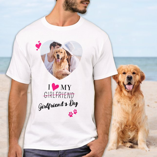 Lustigt i Kärlek, min flickväns Hund Anpassningsba T Shirt (Skapare uppladdad)