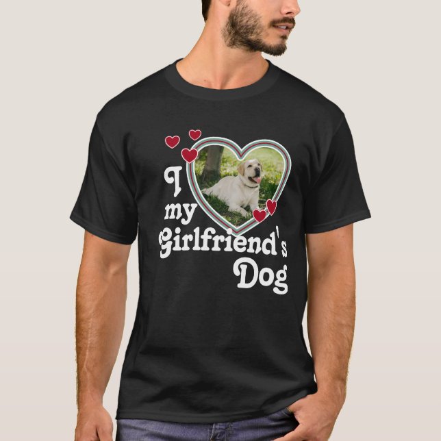 Lustigt i Kärlek Min flickväns Hund T Shirt (Framsida)