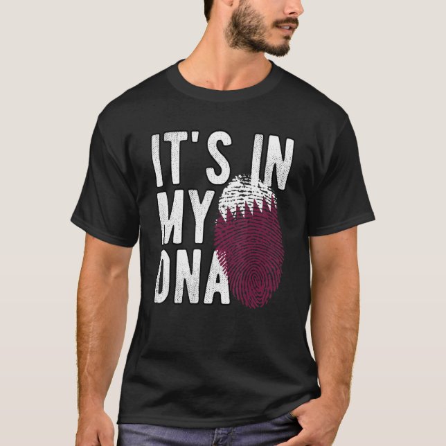 Lustigt i min DNA Qatar flagga Fingerprint T Shirt (Framsida)