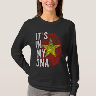 Lustigt i min DNA Vietnam flagga Fingerprint T Shirt