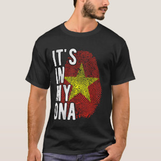 Lustigt i min DNA Vietnam flagga Fingerprint T Shirt