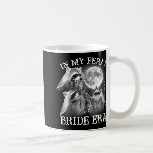 Lustigt i min Feral Bride Era 3 Raccoon Måne Howli Kaffemugg (Höger)