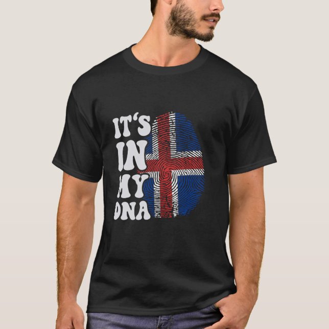 Lustigt i mitt DNA-Island flagga Fingerprint T Shirt (Framsida)