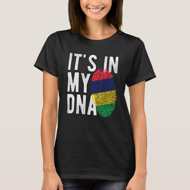 Lustigt i mitt DNA Mauritius flagga Fingerprint T Shirt (Framsida)