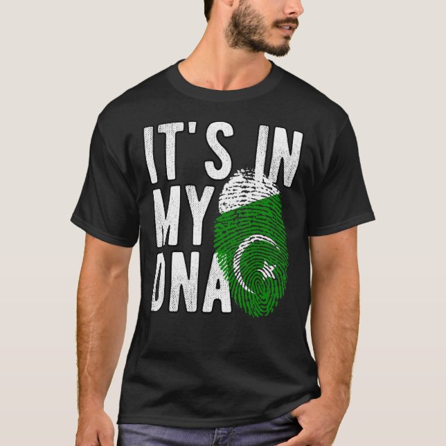 Lustigt i mitt DNA Pakistan flagga Fingerprint T Shirt (Framsida)