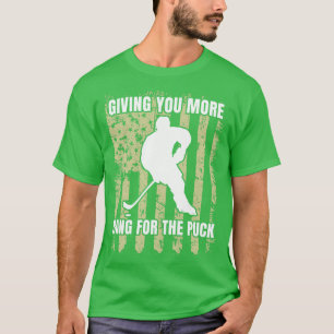 Lustigt Ice Hockey More Bang för Puck T Shirt