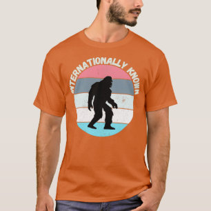 Lustigt internationellt känt Retro Bigfoot T Shirt